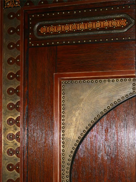 Элементы двери в марокканском стиле с элементами чеканки